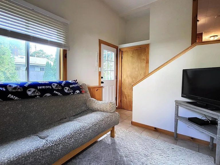 47 Bourne Ave — Photo 13
