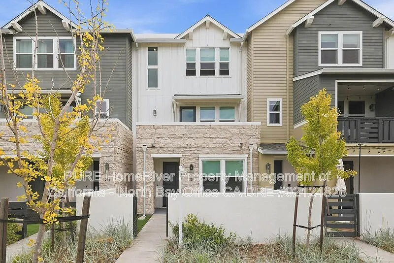 3 bed, 2.5 bath, 1749 sqft, $3,950 — Photo 2
