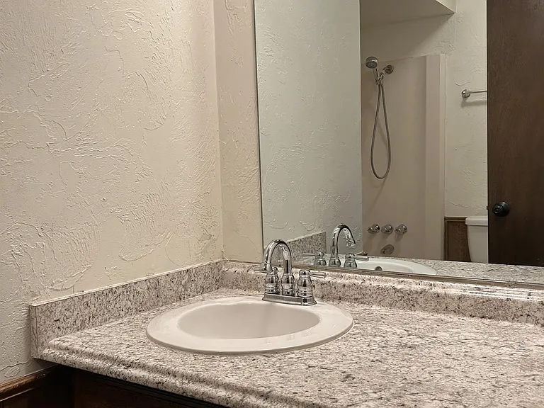 214 Falcon Ct — Photo 15