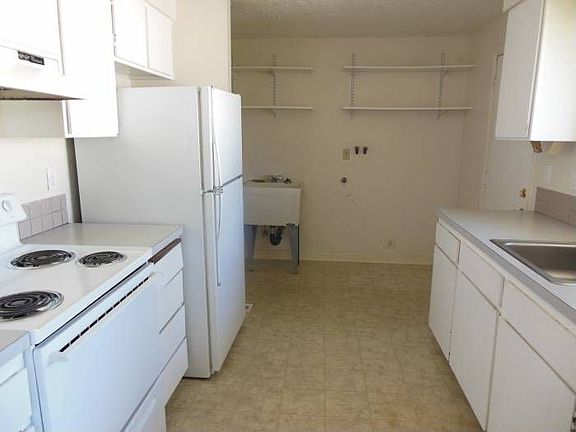 Kitchen/Laundry Area