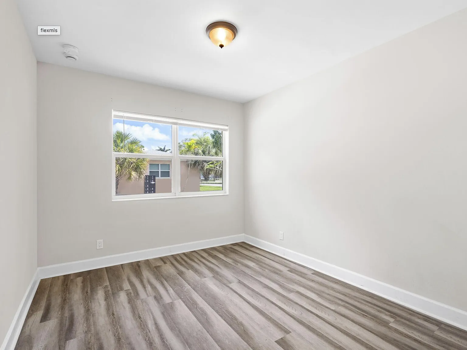 1 bed, 1.0 bath, 579 sqft, $1,350 — Photo 2