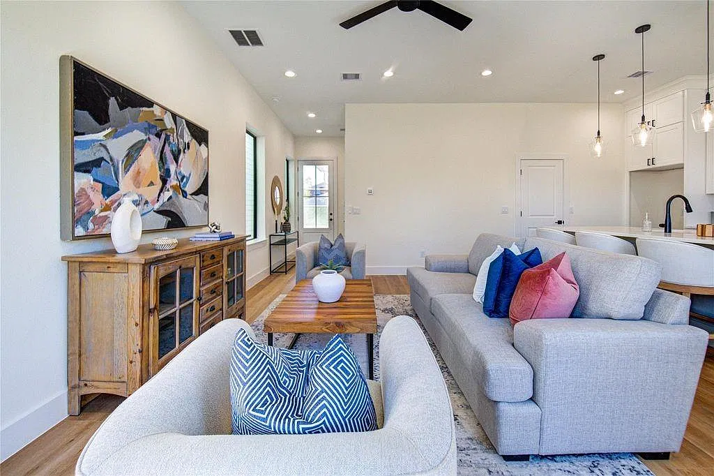 3 bed, 2.5 bath, 1820 sqft, $2,500 — Photo 3