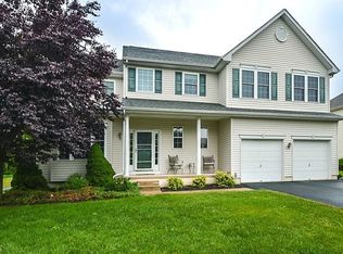 825 Mountaintop Dr, Collegeville, PA 19426