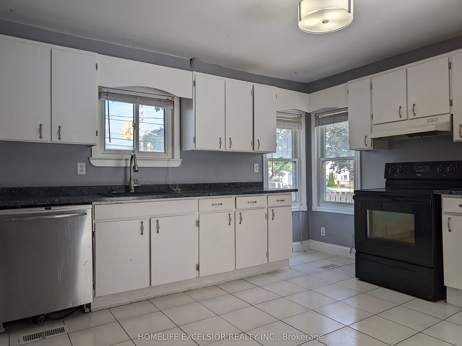 5 bed, $2,975 — Photo 4