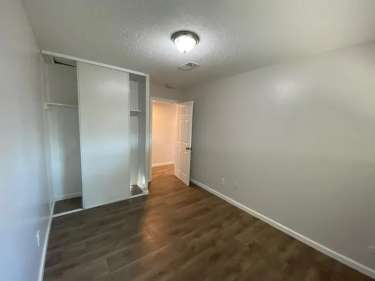 2059 Robin Dr — Photo 14