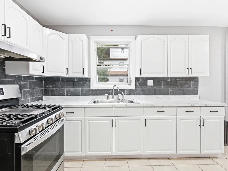 228 Duane St #1 — Photo 13
