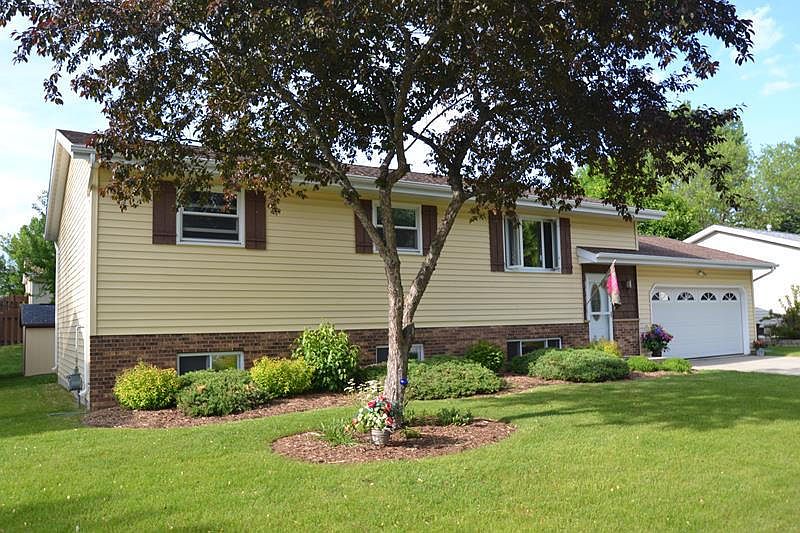 1st image of 1706 Larkspur Ln