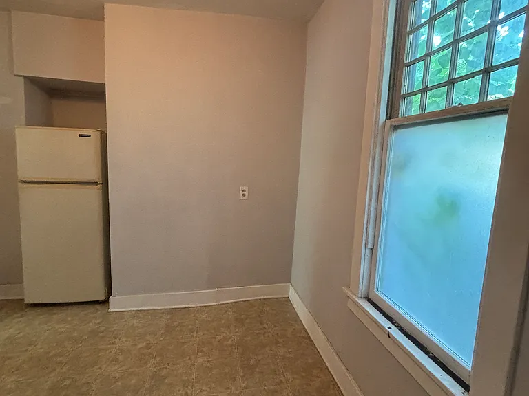 2413 Dupont Ave S #2 — Photo 15