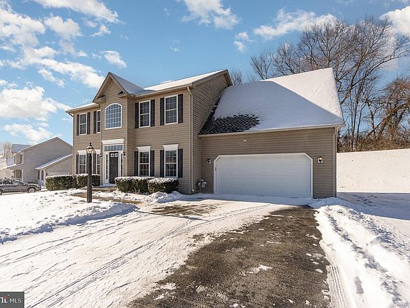 3rd image of 24 Devonshire Dr