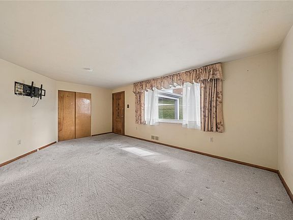 5th image of 942 Shadycrest Rd