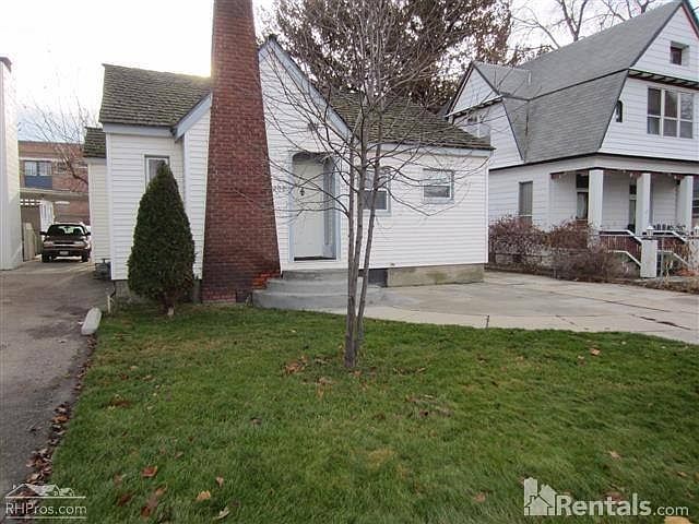 1st image of 208 16th Ave S
