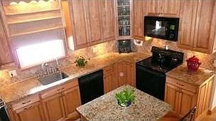 3rd image of 14 Purdy Ave