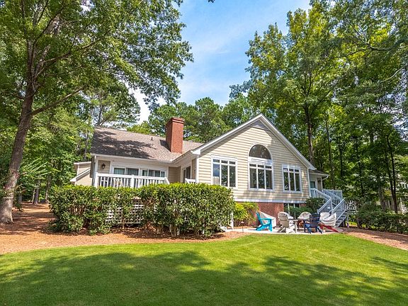 3rd image of 129 Carolyn Dr
