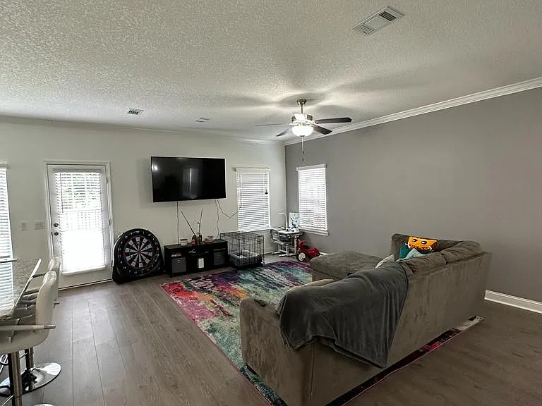 673 Fairview Cir — Photo 3