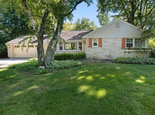 7722 N Boyd Way, Fox Pt, WI 53217
