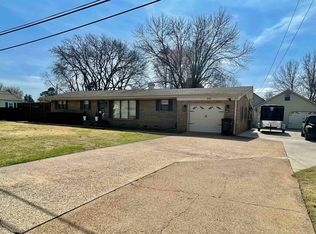 406 6th St, Muscle Shoals, AL 35661