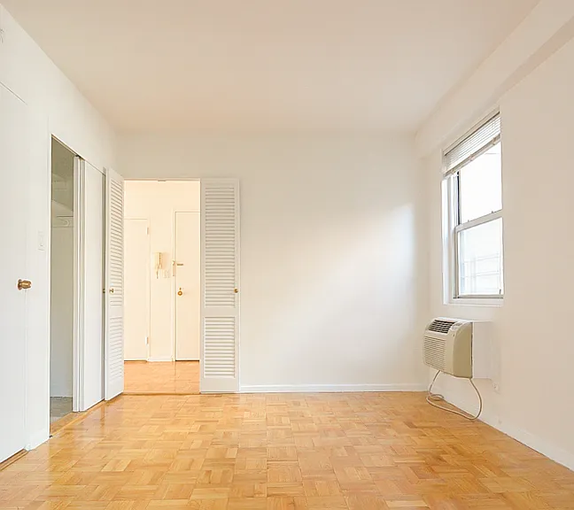79 W 12th St #7A — Photo 15