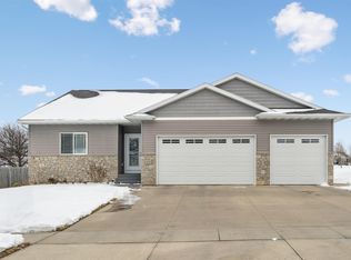 4755 Winghaven Dr, Waterloo, IA 50701