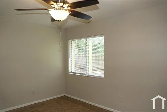 2050 Bowen Dr — Photo 7