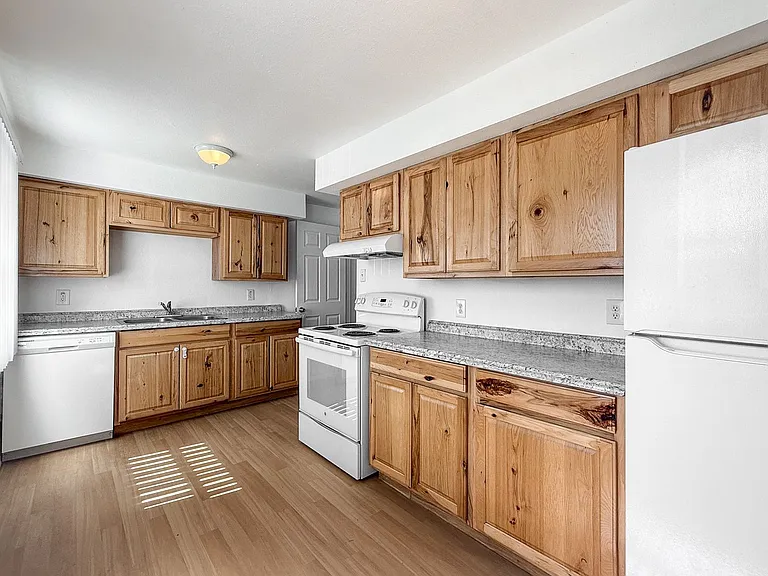Sun Basin Apartments — Photo 7