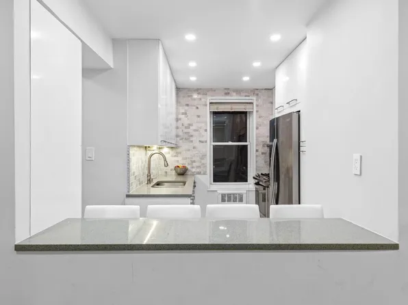 820 Ocean Parkway image 1 of 5