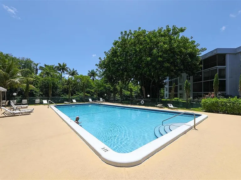 113 Royal Park Dr #1H — Photo 21