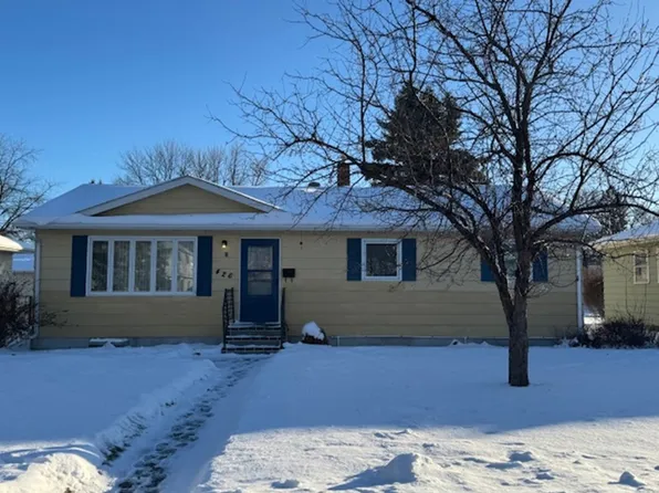 426 Maple Ave S, Thief River Falls, MN 56701