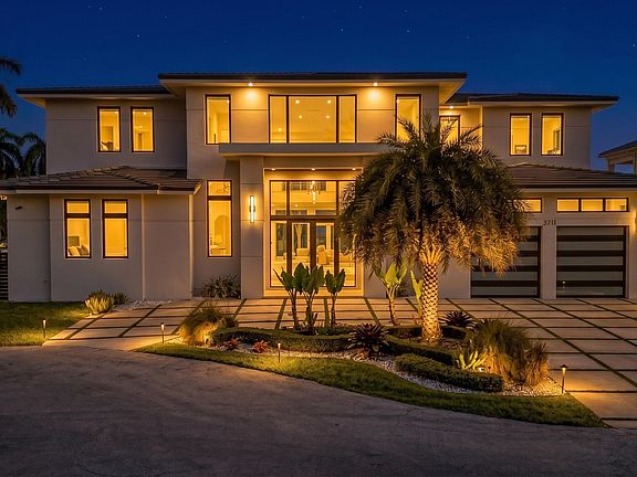 2nd image of 3711 NE 30th Avenue
