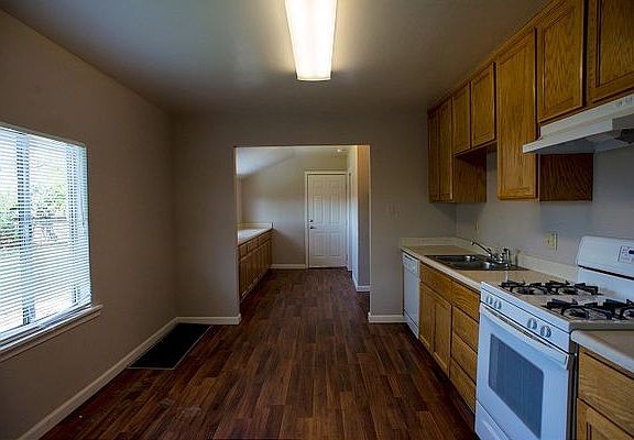 4th image of 2501 24th Ave