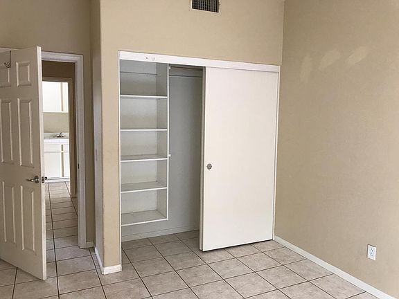 3rd image of 1109 Corrales Ln