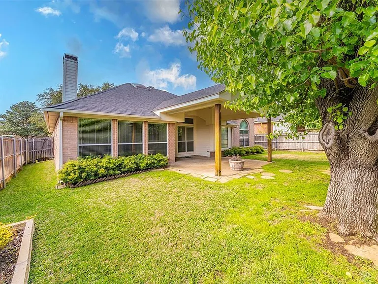 2231 Templeton Dr — Photo 23