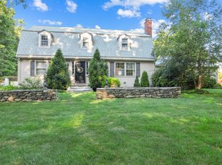 2 Centerwood Dr, Cromwell, CT 06416