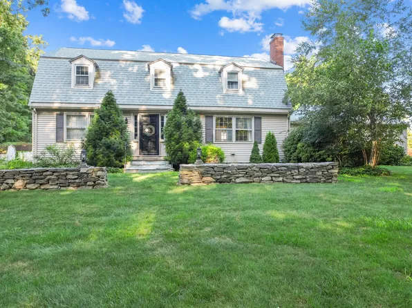 2 Centerwood Drive, Cromwell, CT 06416