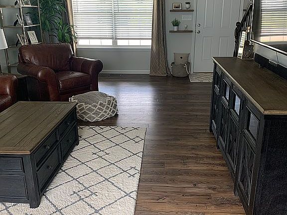 3rd image of 517 Pine Circle Ct