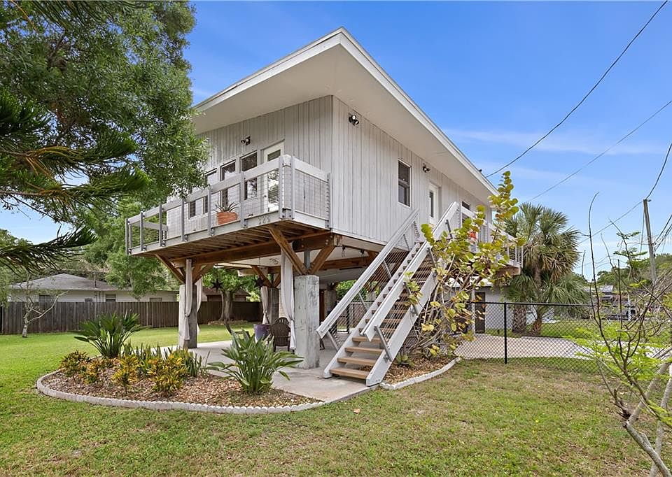 1st image of 325 Banana St