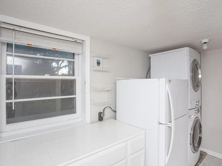 2851 Ion Ave — Photo 13