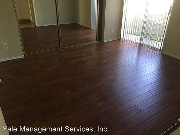 3rd image of 13400 Victory Blvd APT 03