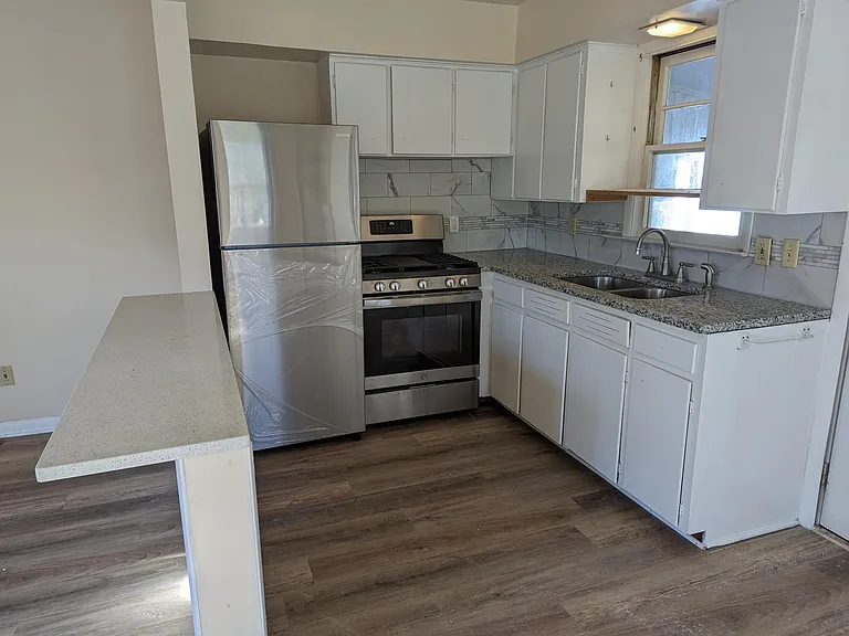 1473 Southeast Ave — Photo 2