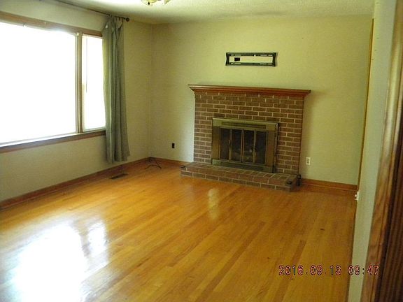 3rd image of 420 Maplewood Dr