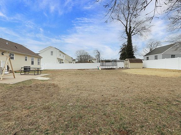2nd image of 426 Amanda Ct