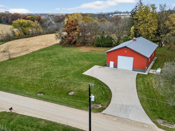 26228 Rocky Ridge Rd, Winona, MN 55987