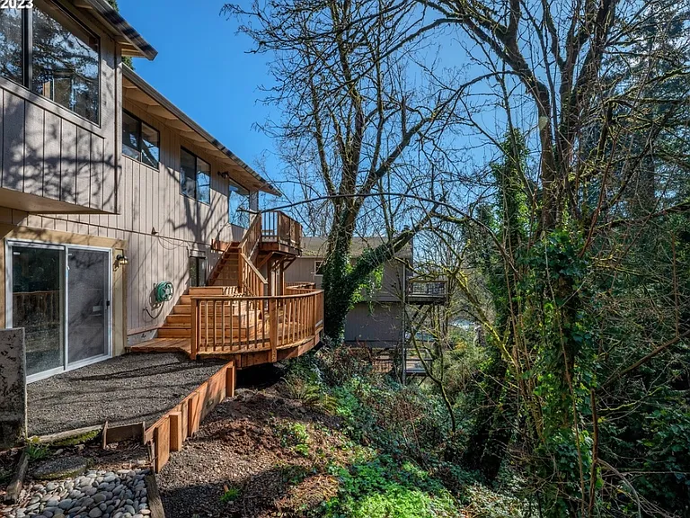 2100 Willamette View Ct — Photo 11