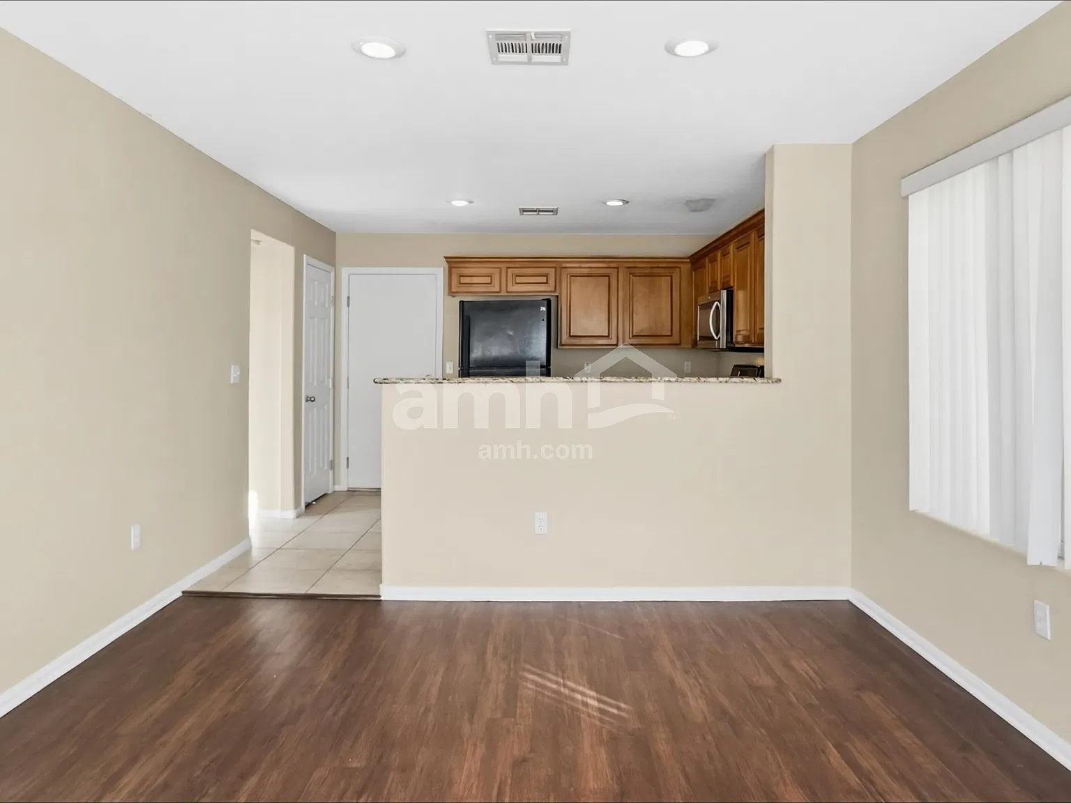 3 bed, 2.5 bath, 1758 sqft, $2,185 — Photo 4