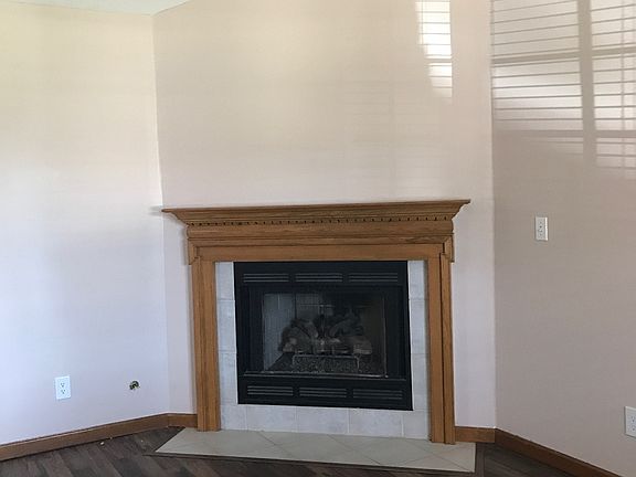 Gas fireplace