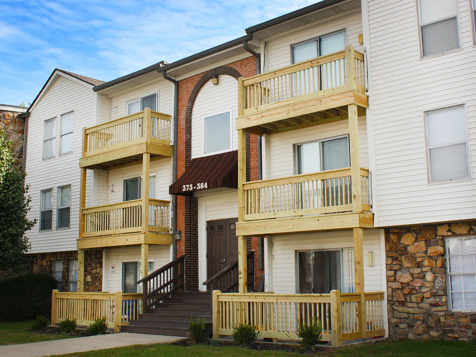 Knobs Pointe Apartments — Photo 2
