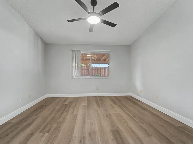1000 Beechwood St — Photo 14