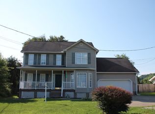 137 Country Ln, Winfield, WV 25213