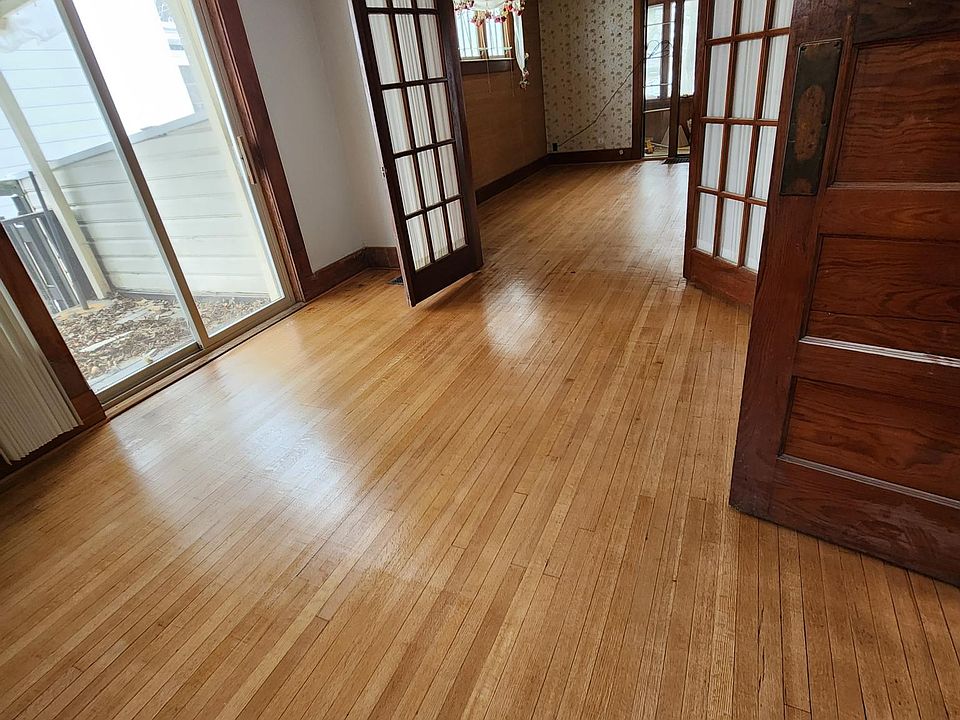 2nd image of 20 E Jefferson St #20