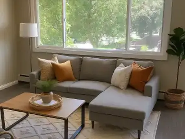 10707 81st Ave NW #204, Edmonton, AB T6E 1Y2