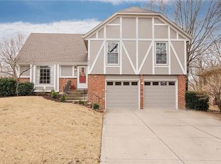 1927 E Sheridan Bridge Ln, Olathe, KS 66062